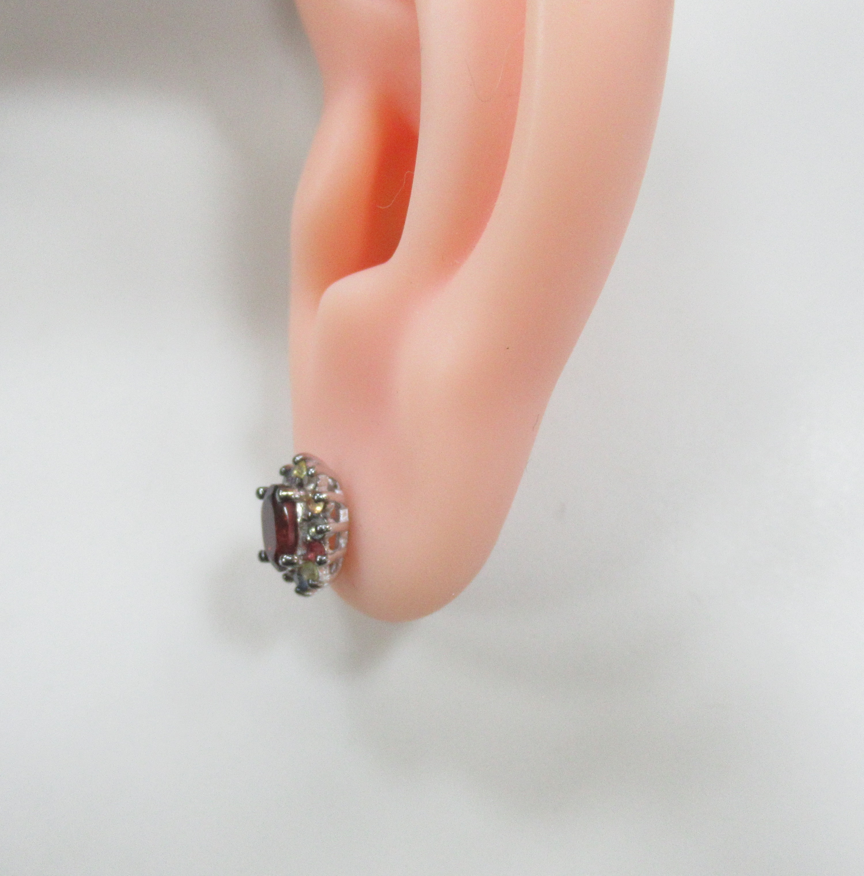 Серебряные серьги-пусеты с гранатами Мозамбик